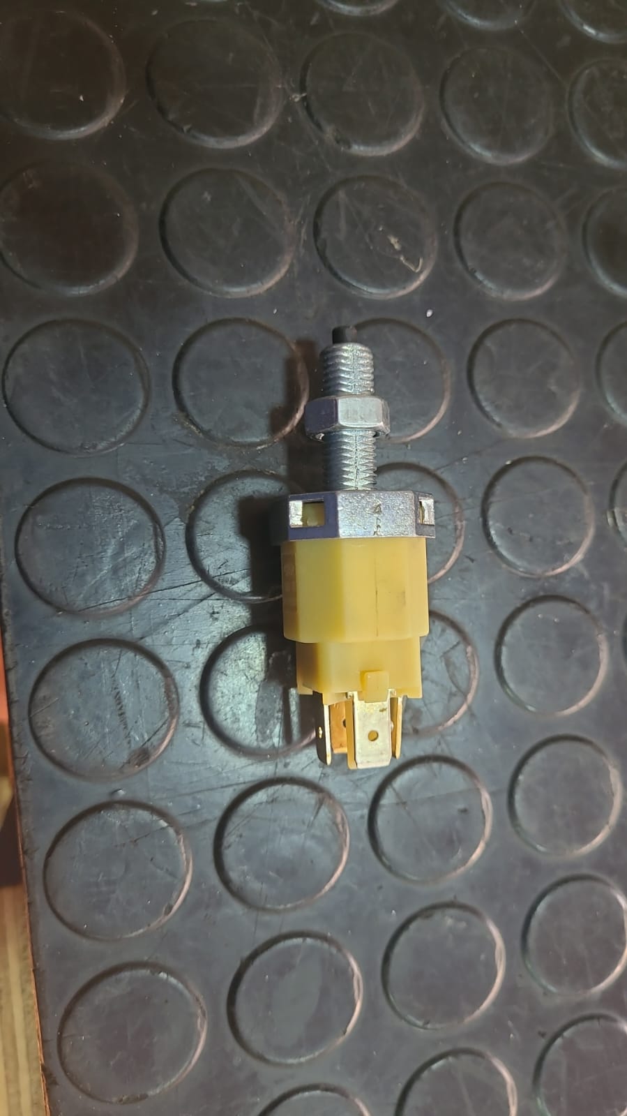 SENSOR FRENO 1.6(ATORNILLAD)A516-TIGGO- 2