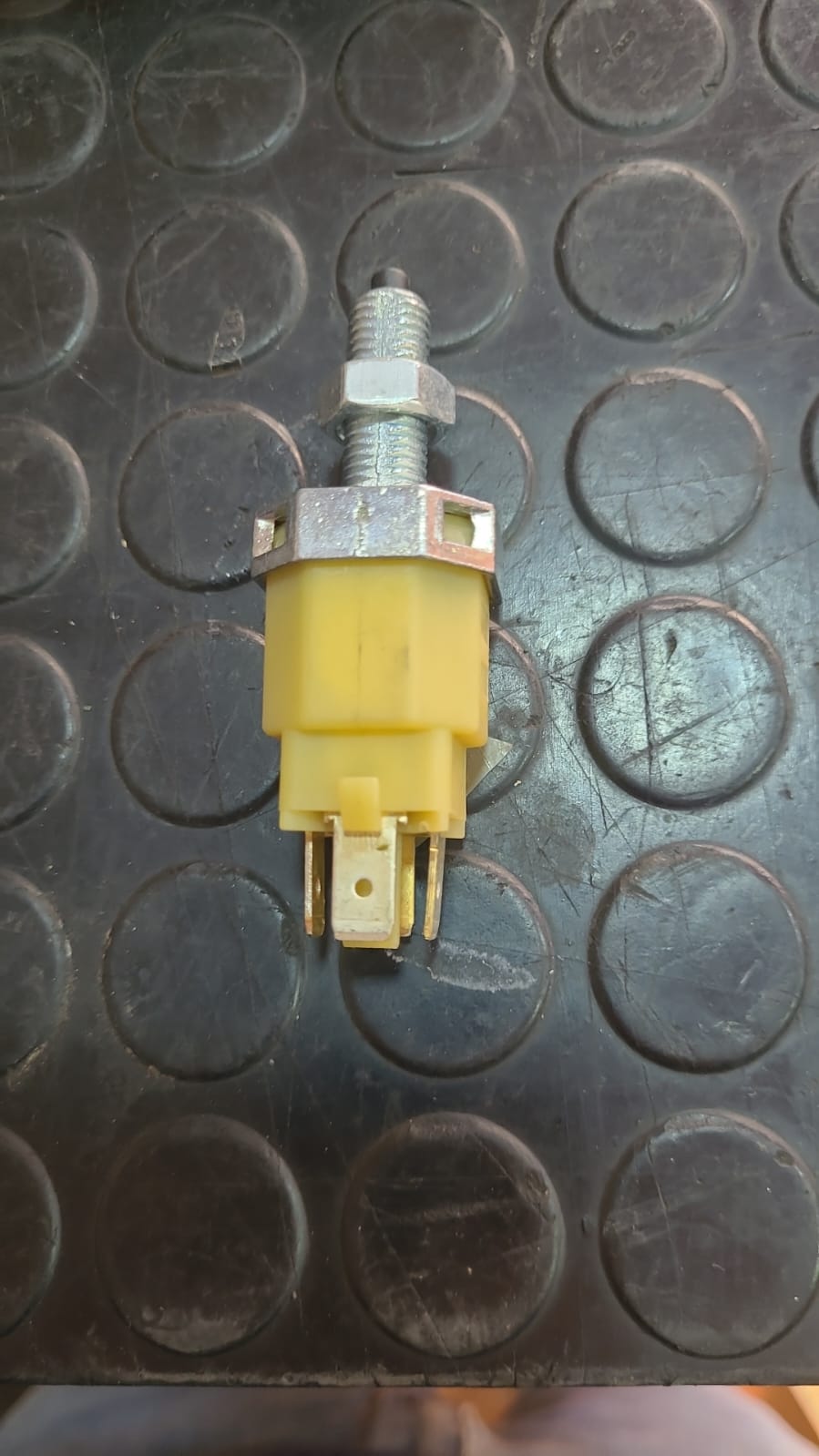 SENSOR FRENO 1.6(ATORNILLAD)A516-TIGGO-