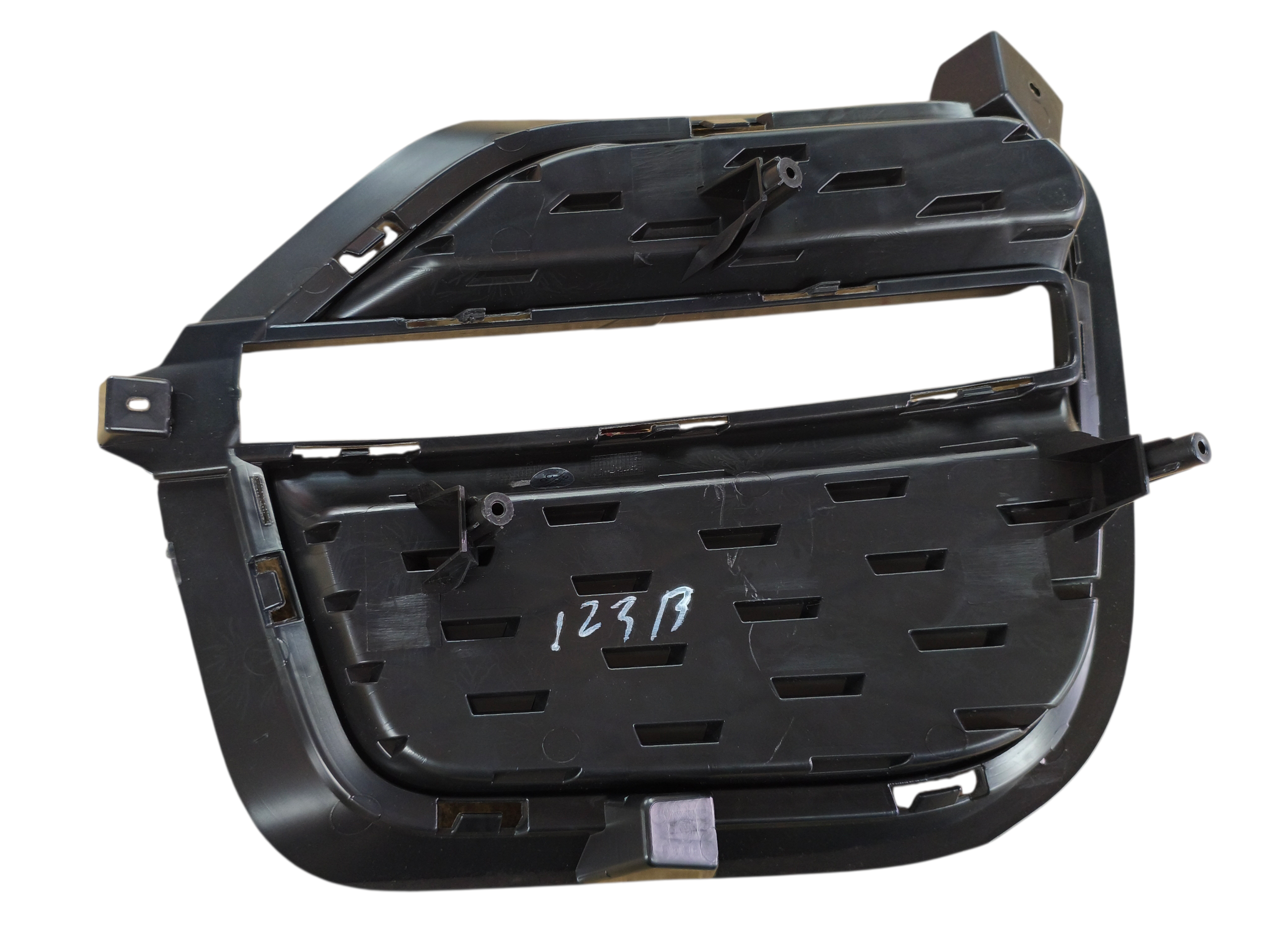 REJILLA NEBLINERO DELANTERO IZQ.1.5 TIGGO 3 20/