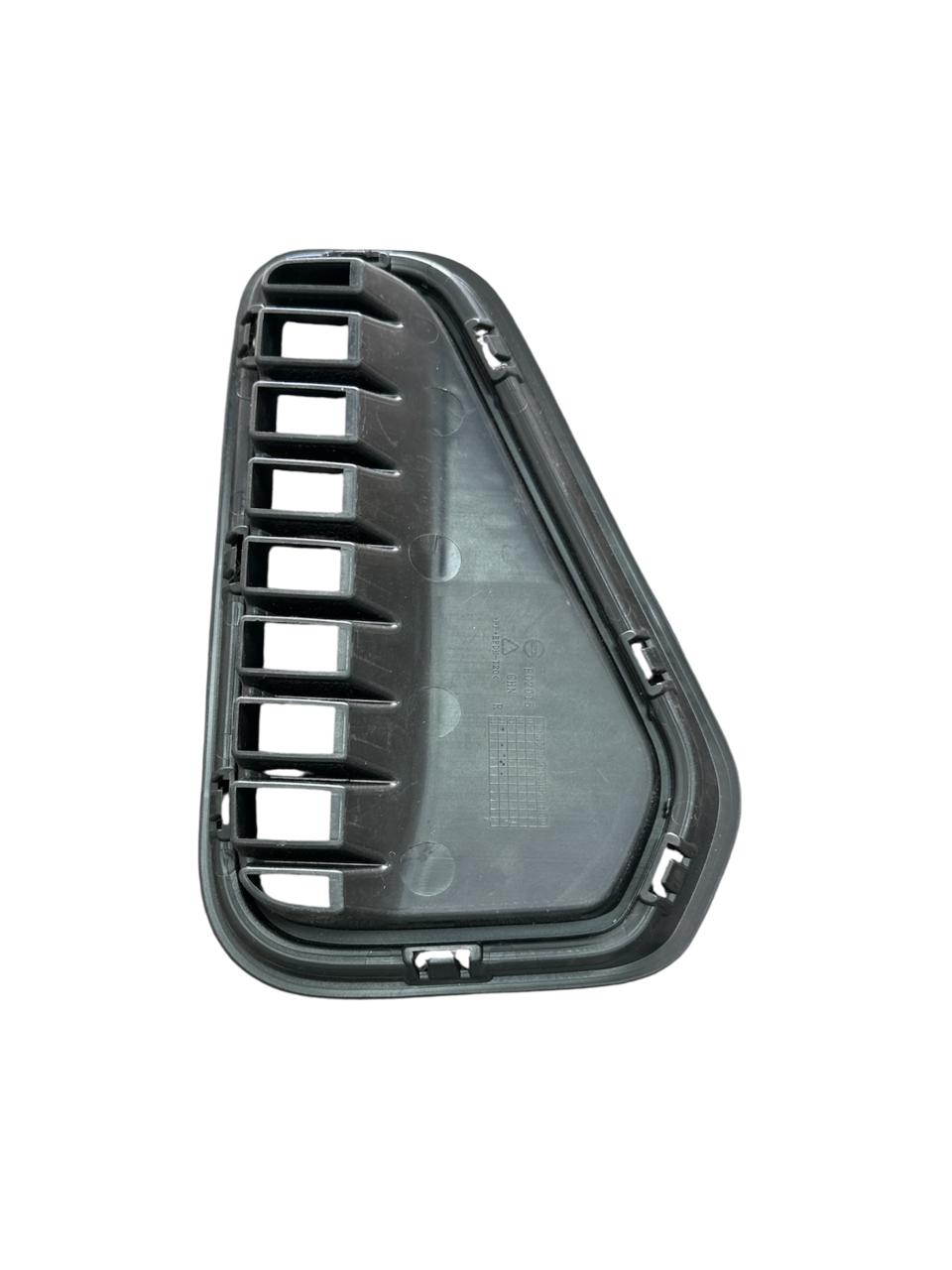 REJILLA NEBLINERO DELANTERO DER EV30 2